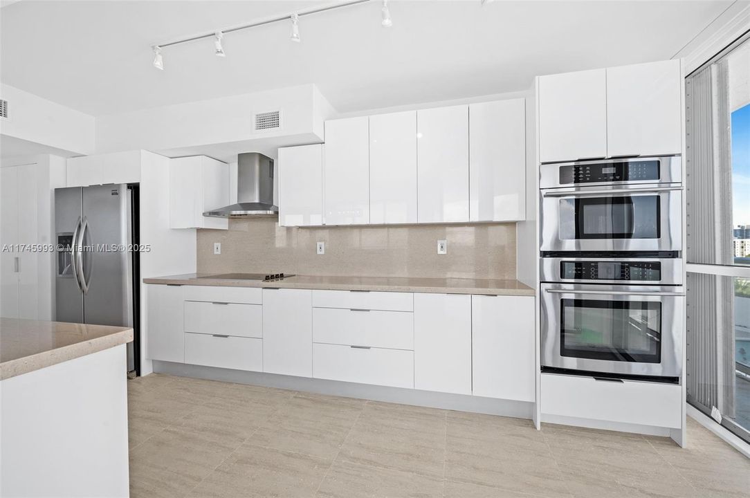 Recently Rented: $6,900 (2 beds, 2 baths, 2020 Square Feet)