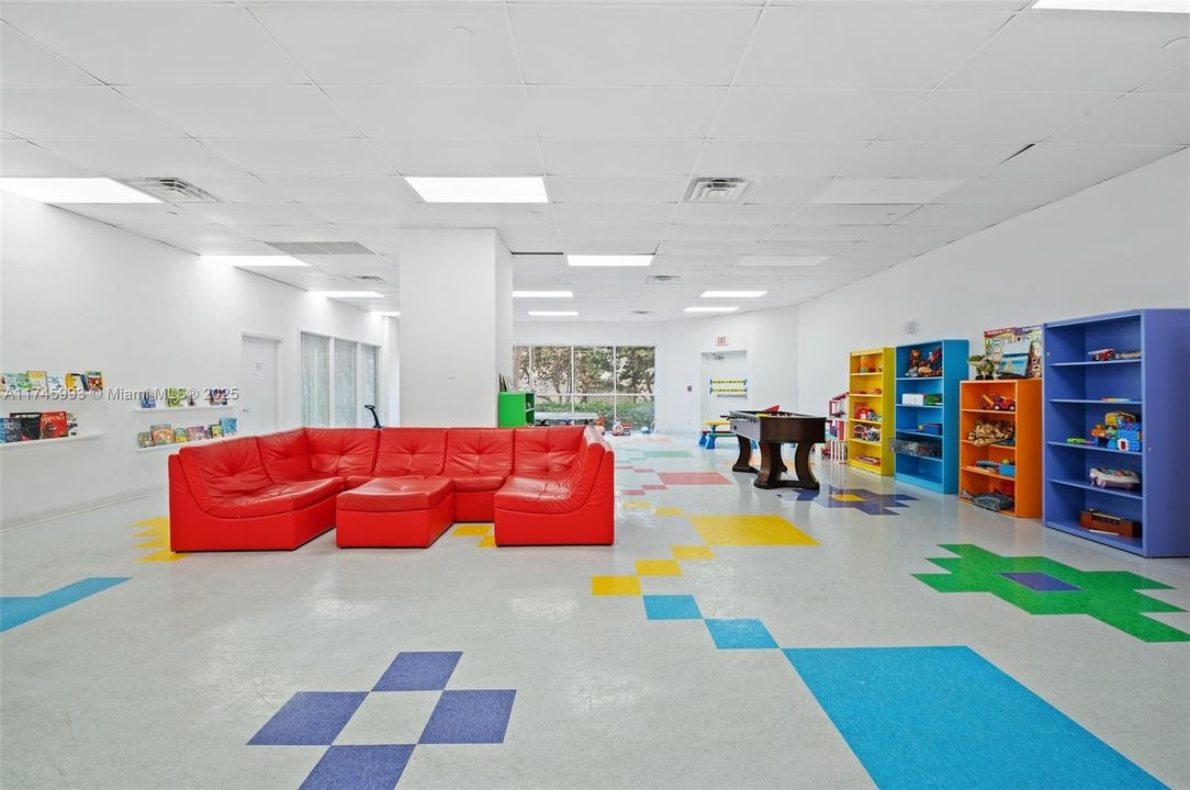 Recently Rented: $6,900 (2 beds, 2 baths, 2020 Square Feet)