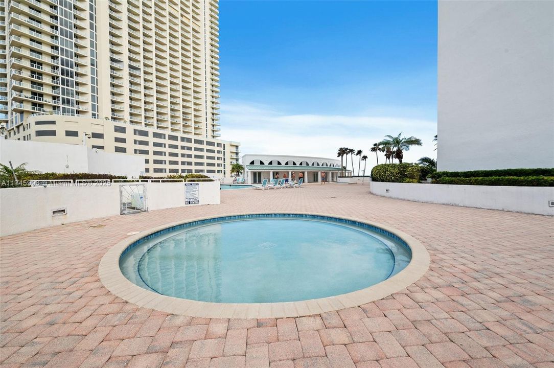 Recently Rented: $6,900 (2 beds, 2 baths, 2020 Square Feet)