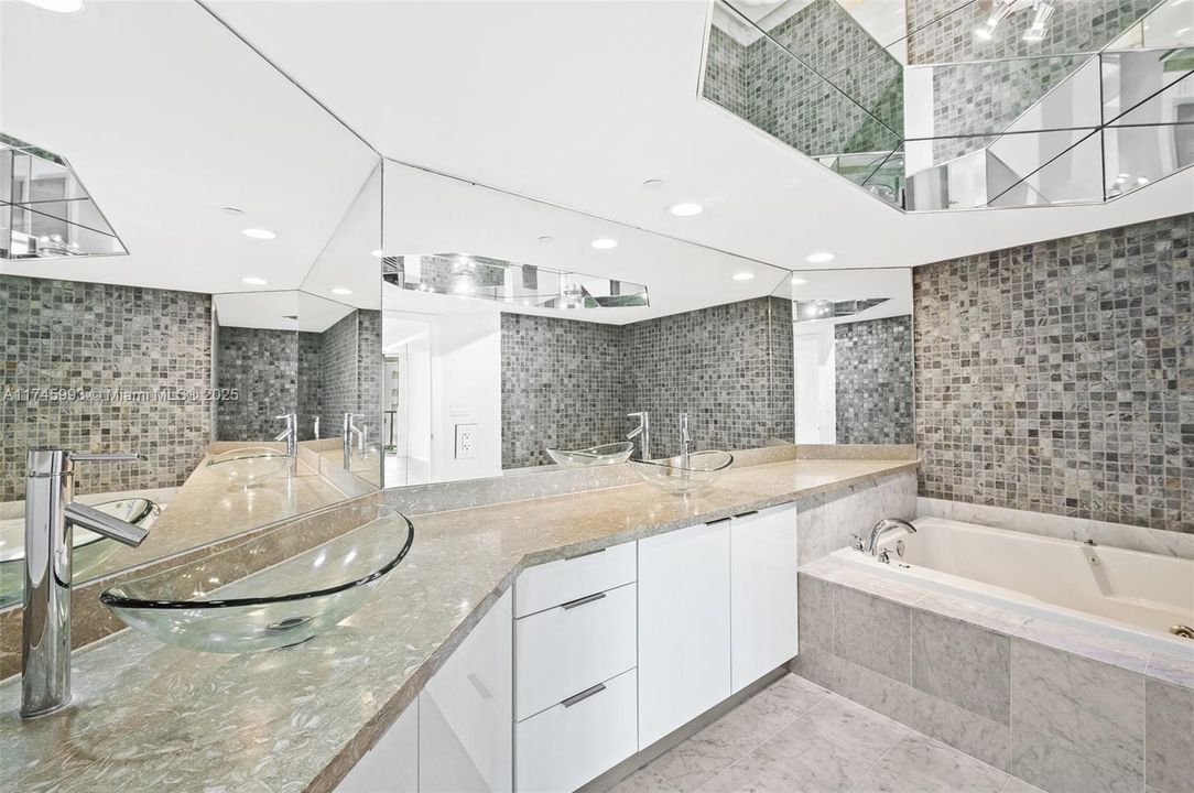 Recently Rented: $6,900 (2 beds, 2 baths, 2020 Square Feet)