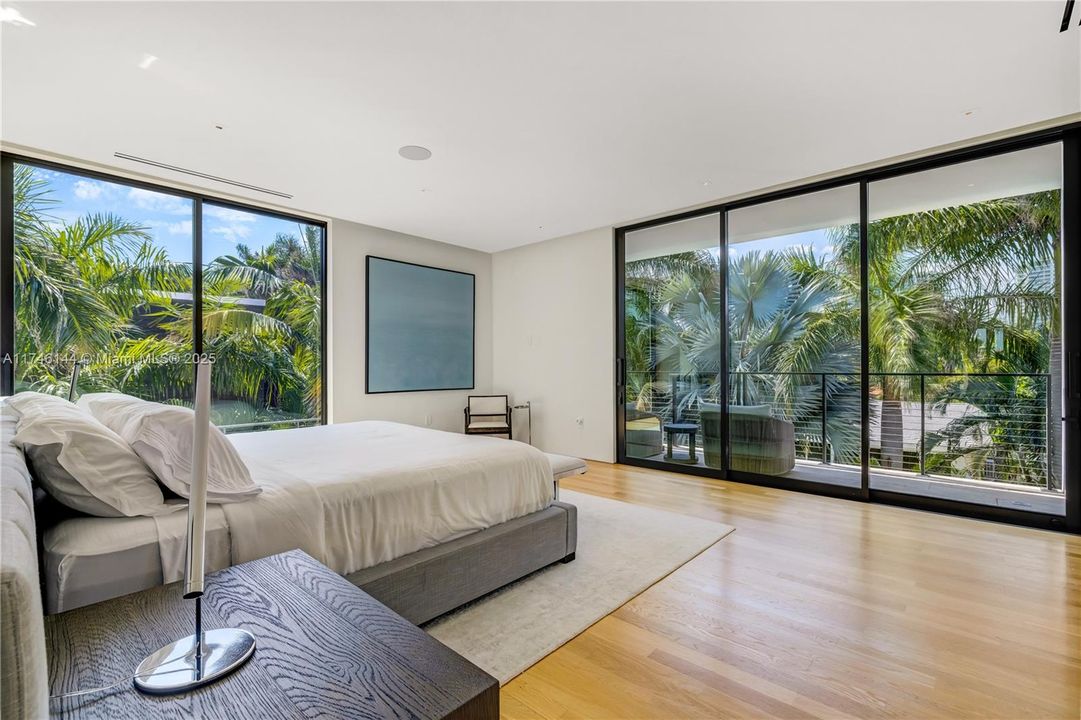 For Sale: $9,875,000 (8 beds, 8 baths, 6529 Square Feet)