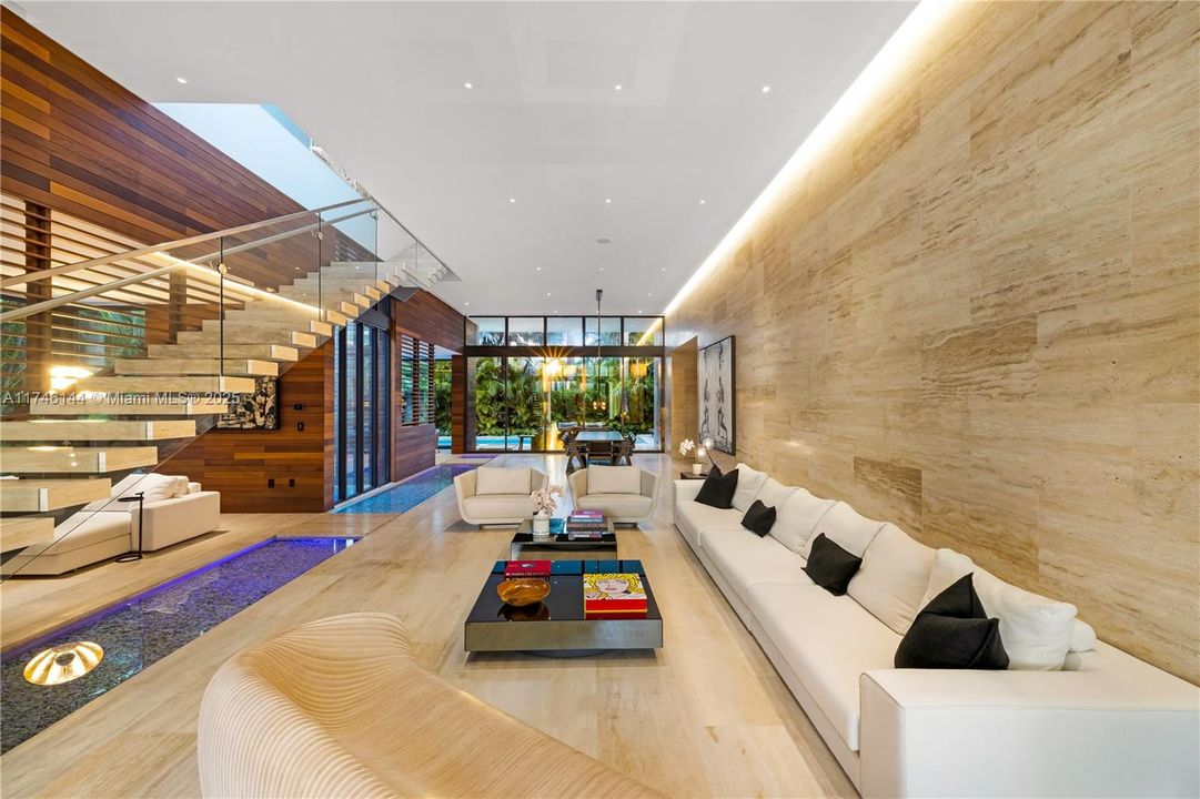 For Sale: $9,875,000 (8 beds, 8 baths, 6529 Square Feet)