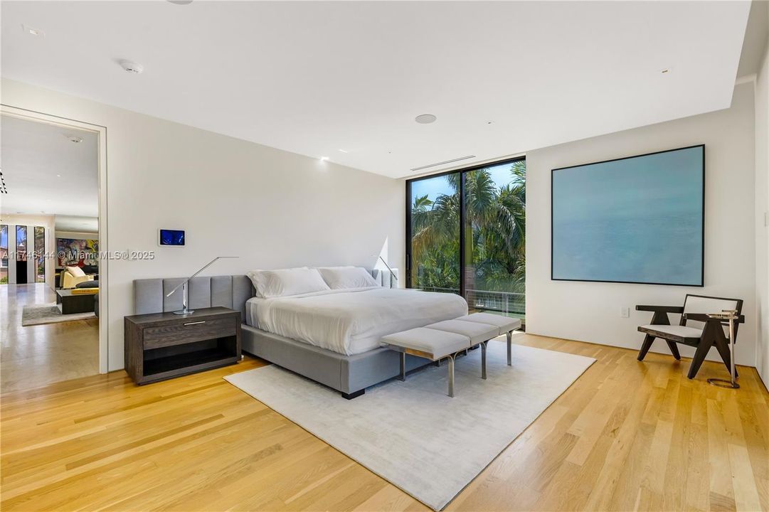 For Sale: $9,875,000 (8 beds, 8 baths, 6529 Square Feet)