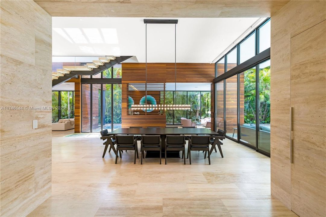 For Sale: $9,875,000 (8 beds, 8 baths, 6529 Square Feet)