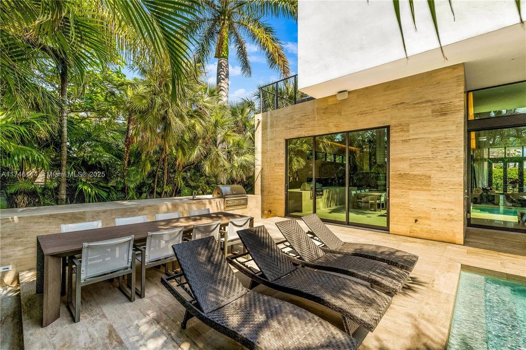 Summer kitchen & patio