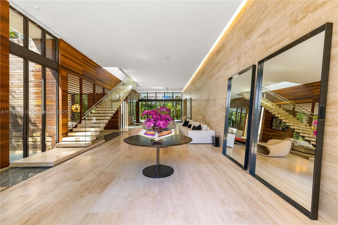 Entry area (afternoon)