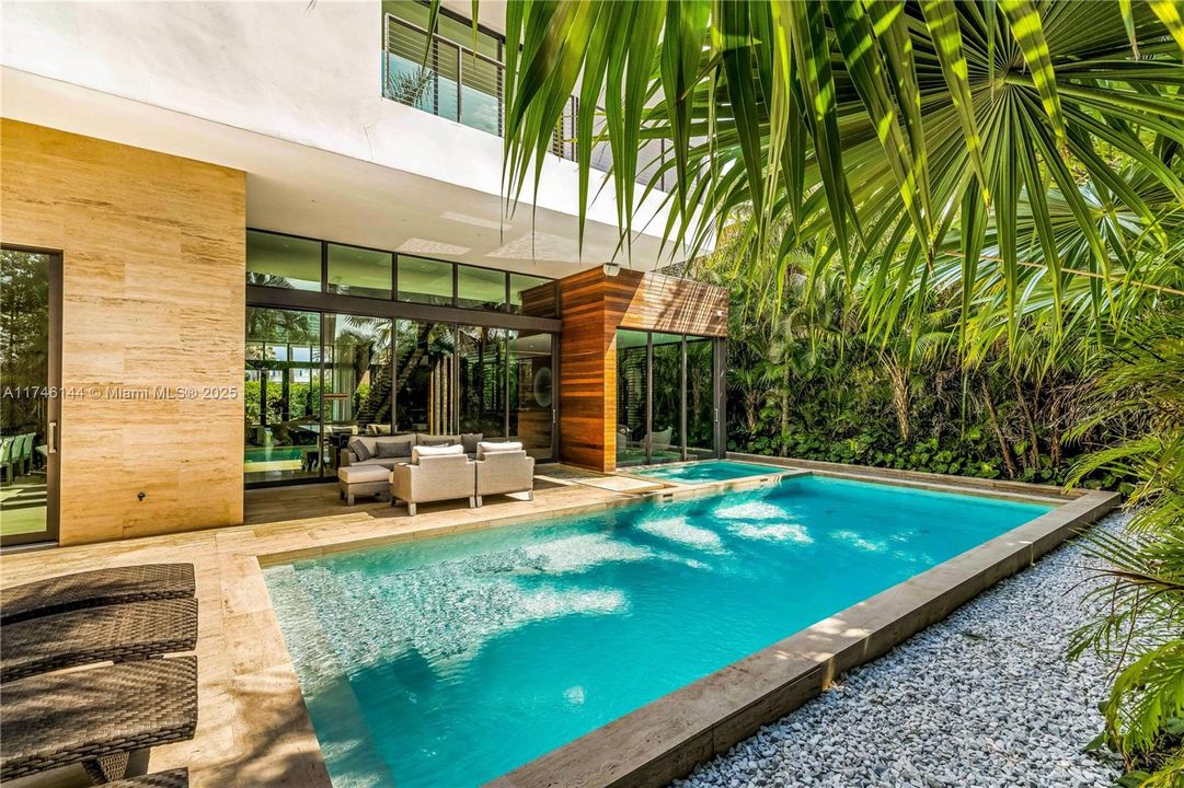 For Sale: $9,875,000 (8 beds, 8 baths, 6529 Square Feet)