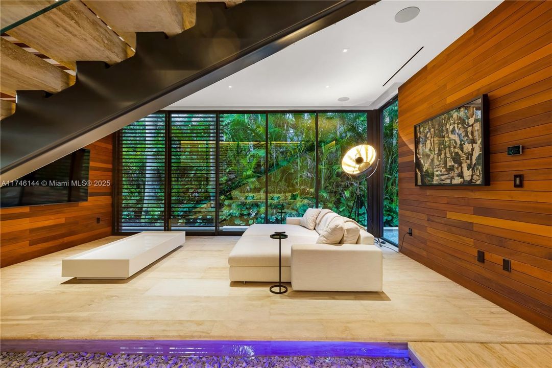 For Sale: $9,875,000 (8 beds, 8 baths, 6529 Square Feet)