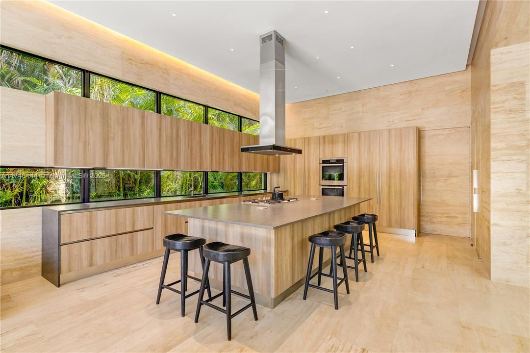 For Sale: $9,875,000 (8 beds, 8 baths, 6529 Square Feet)