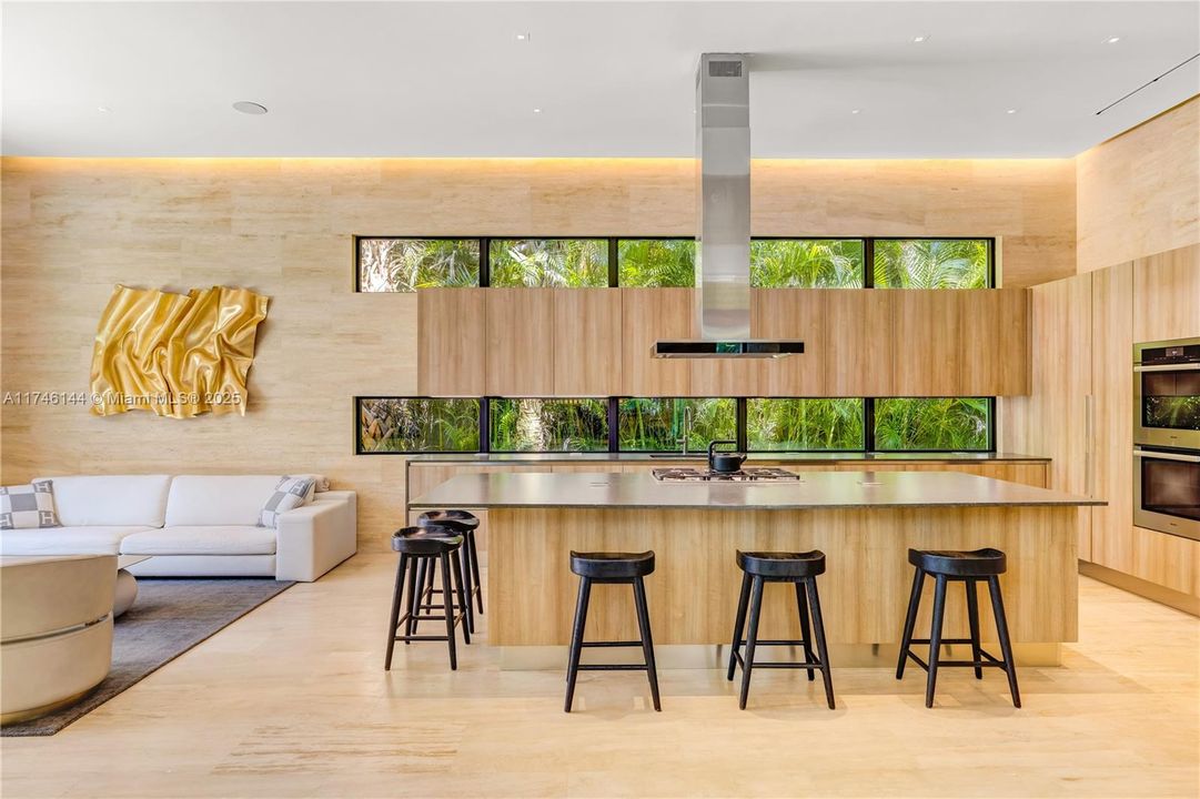 For Sale: $9,875,000 (8 beds, 8 baths, 6529 Square Feet)