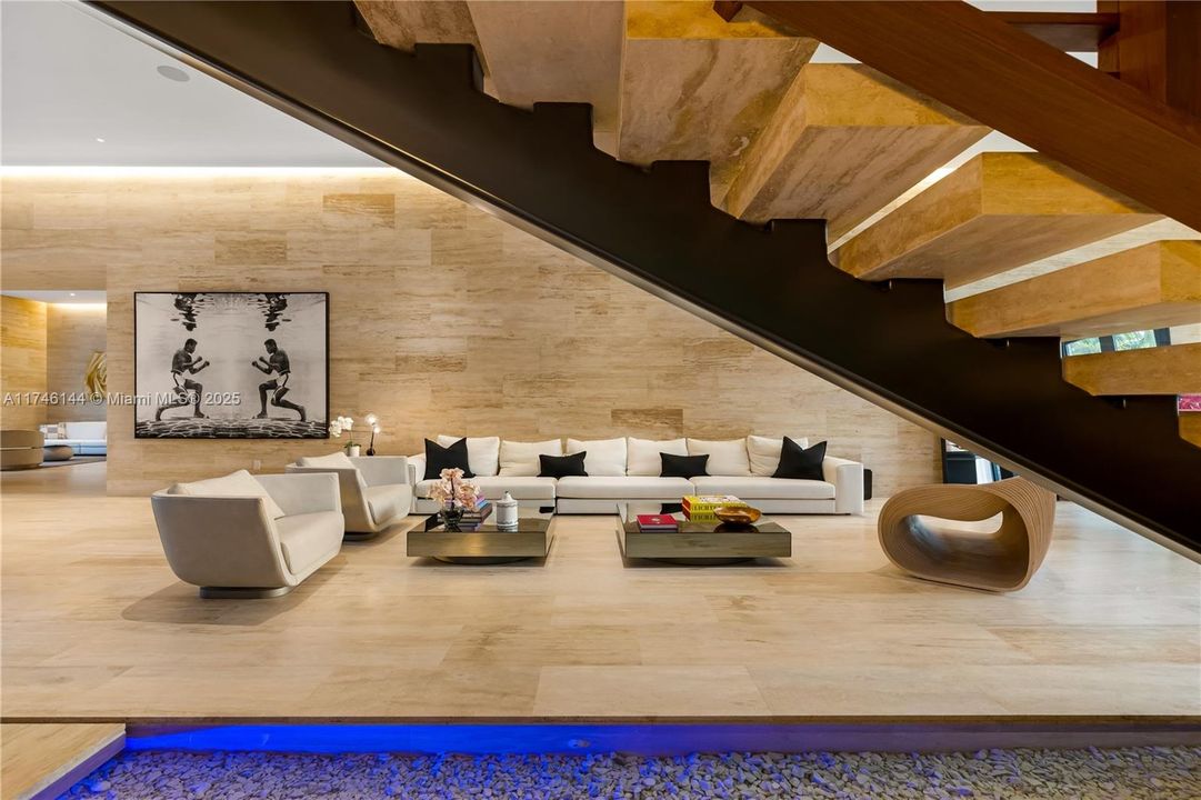 For Sale: $9,875,000 (8 beds, 8 baths, 6529 Square Feet)