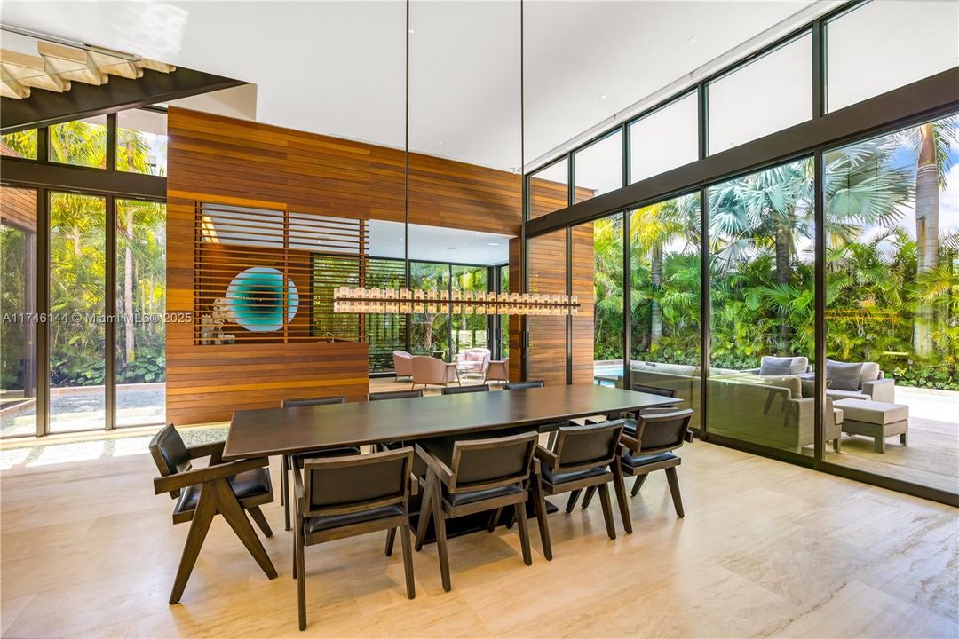 For Sale: $9,875,000 (8 beds, 8 baths, 6529 Square Feet)