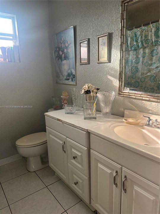 Recently Sold: $215,000 (2 beds, 1 baths, 695 Square Feet)