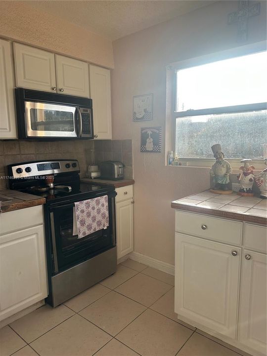 Recently Sold: $215,000 (2 beds, 1 baths, 695 Square Feet)