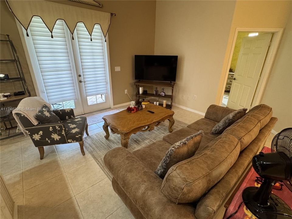 最近租的: $3,300 (3 贝兹, 2 浴室, 1488 平方英尺)