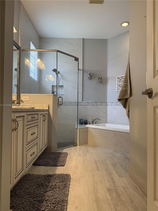 最近租的: $3,300 (3 贝兹, 2 浴室, 1488 平方英尺)