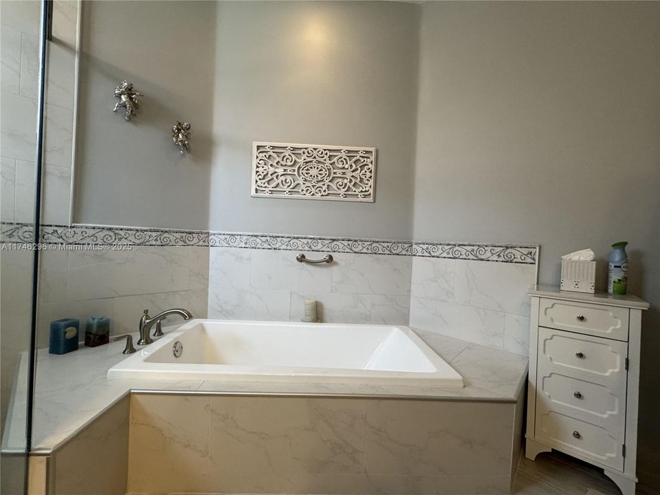 最近租的: $3,300 (3 贝兹, 2 浴室, 1488 平方英尺)