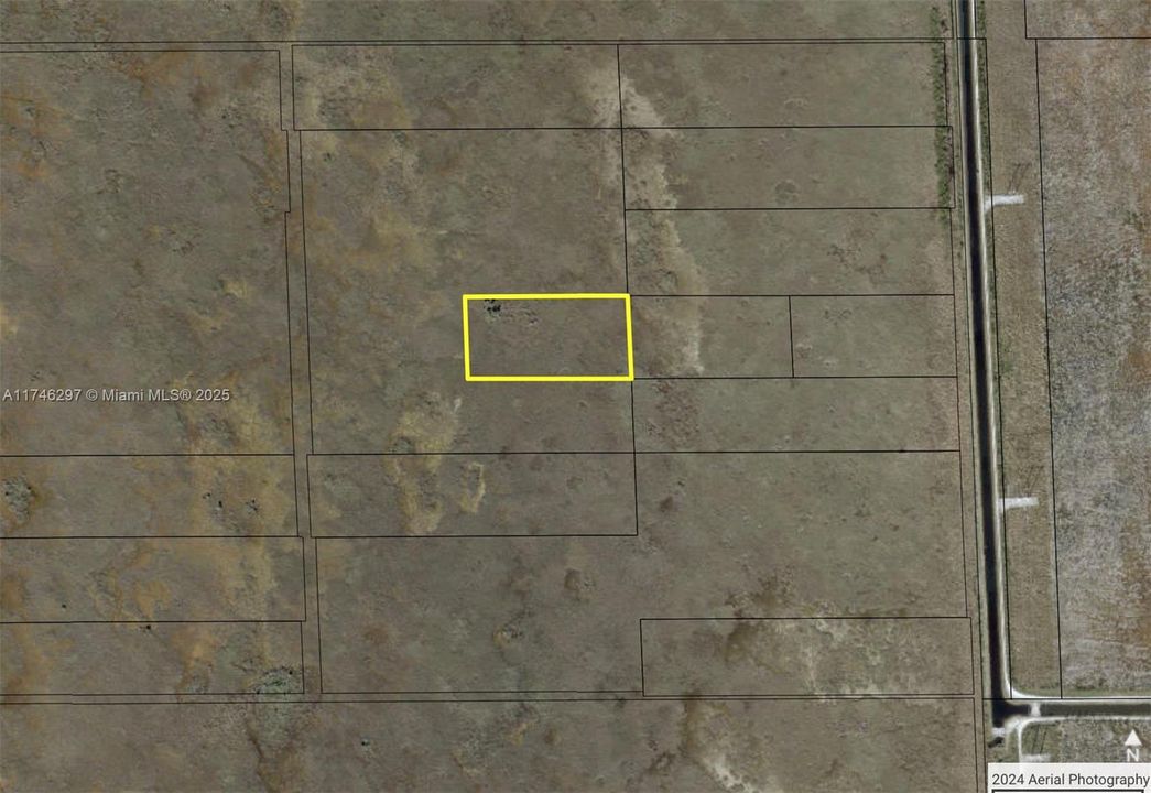 На продажу: $880,000 (5.00 acres)