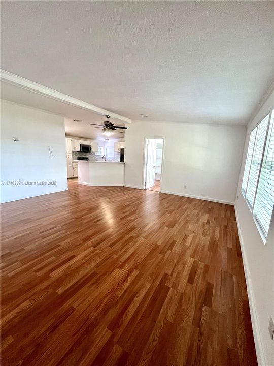 最近租的: $3,100 (4 贝兹, 2 浴室, 1430 平方英尺)