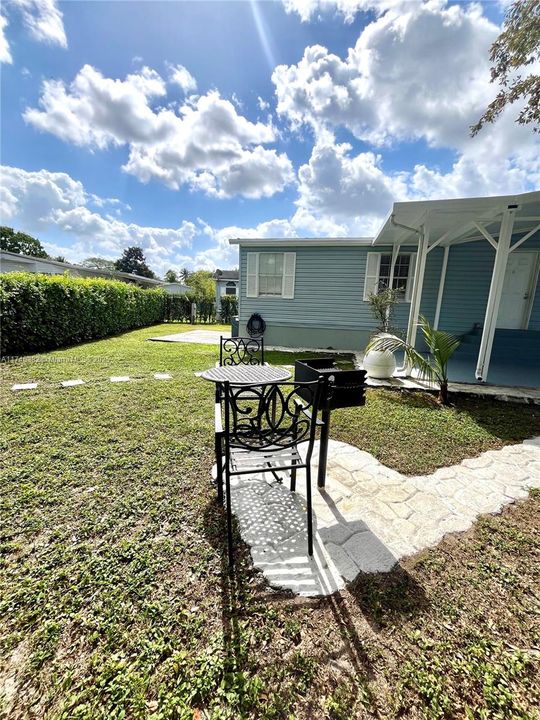 最近租的: $3,100 (4 贝兹, 2 浴室, 1430 平方英尺)