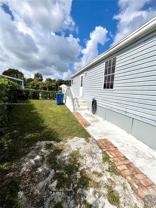 最近租的: $3,100 (4 贝兹, 2 浴室, 1430 平方英尺)