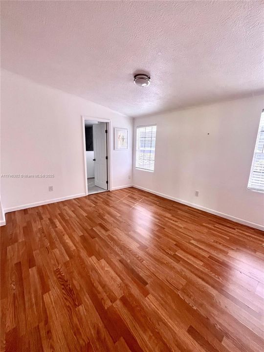 最近租的: $3,100 (4 贝兹, 2 浴室, 1430 平方英尺)