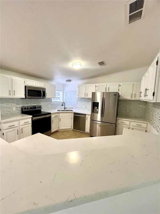 最近租的: $3,100 (4 贝兹, 2 浴室, 1430 平方英尺)