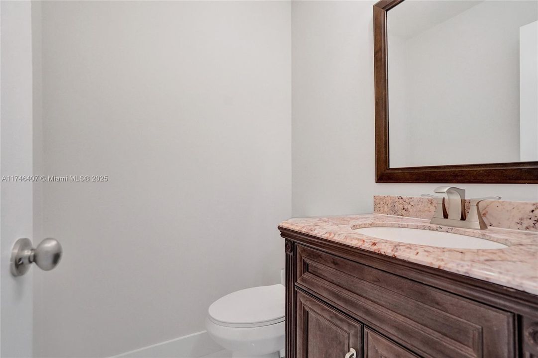 Recently Sold: $435,000 (2 beds, 2 baths, 1228 Square Feet)