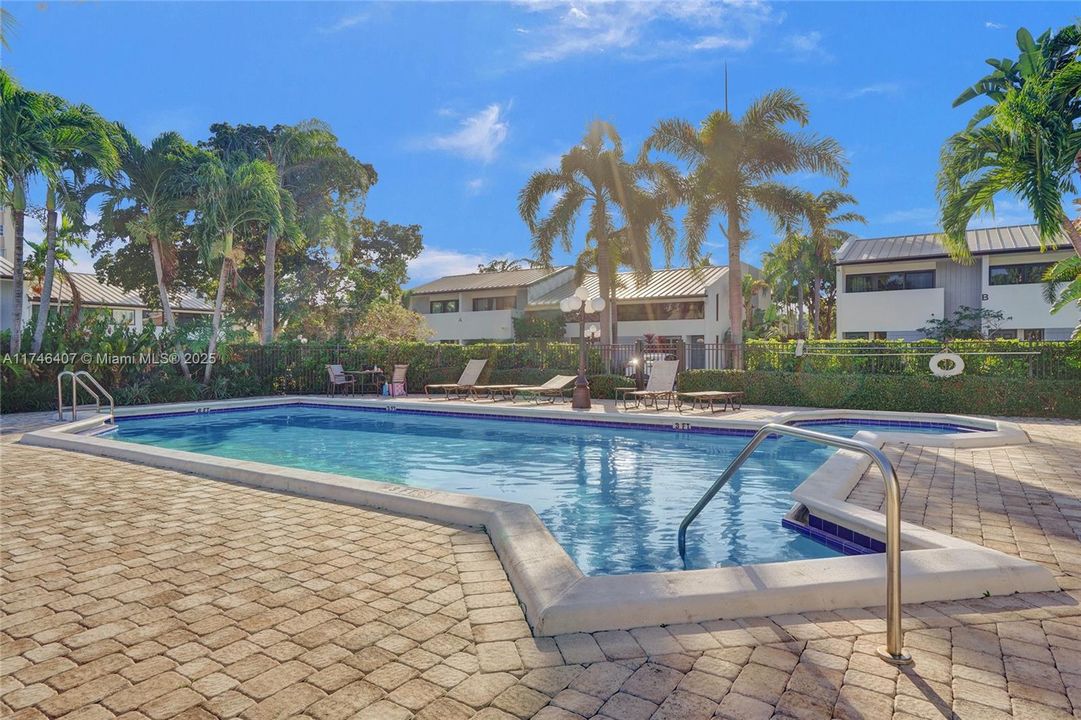 Recently Sold: $435,000 (2 beds, 2 baths, 1228 Square Feet)