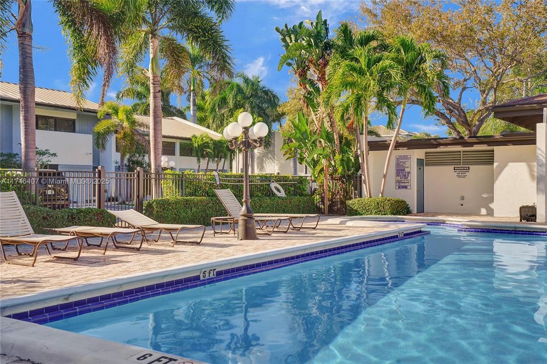 Recently Sold: $435,000 (2 beds, 2 baths, 1228 Square Feet)