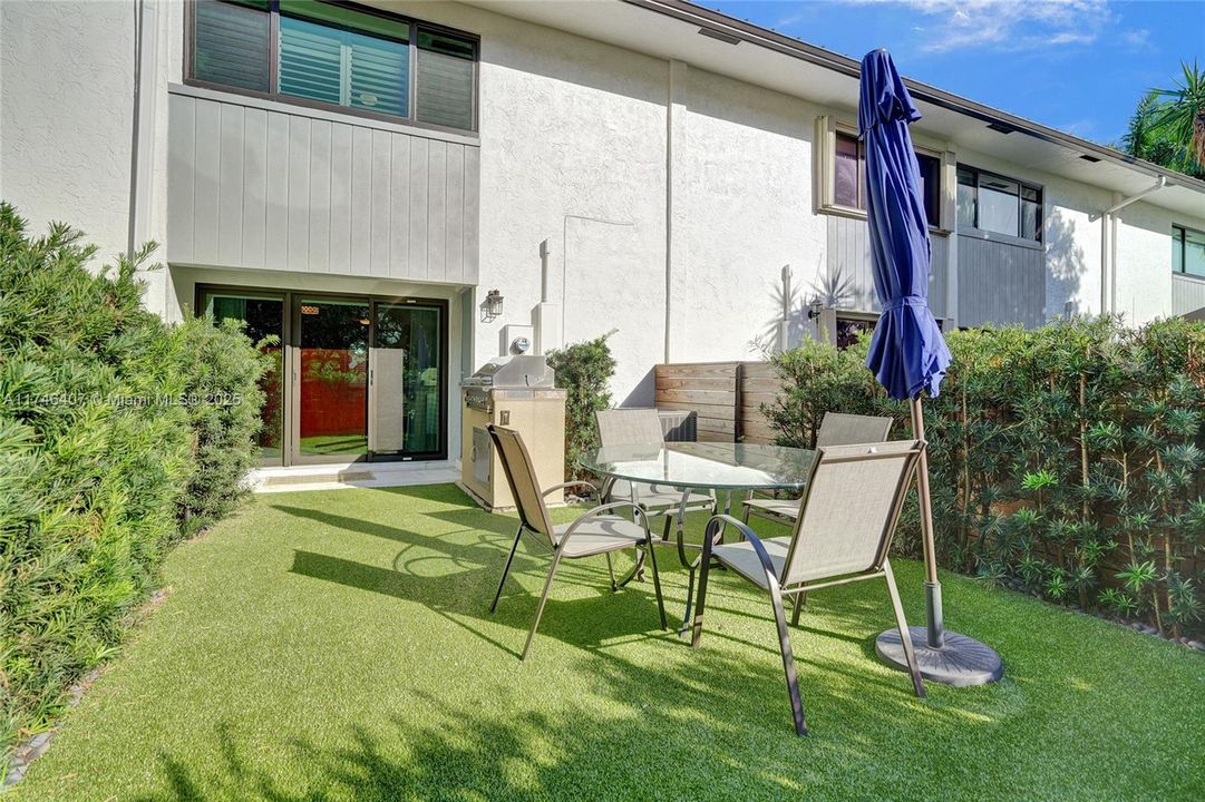 Recently Sold: $435,000 (2 beds, 2 baths, 1228 Square Feet)