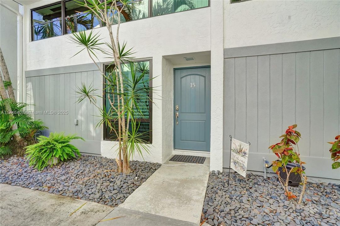 Recently Sold: $435,000 (2 beds, 2 baths, 1228 Square Feet)