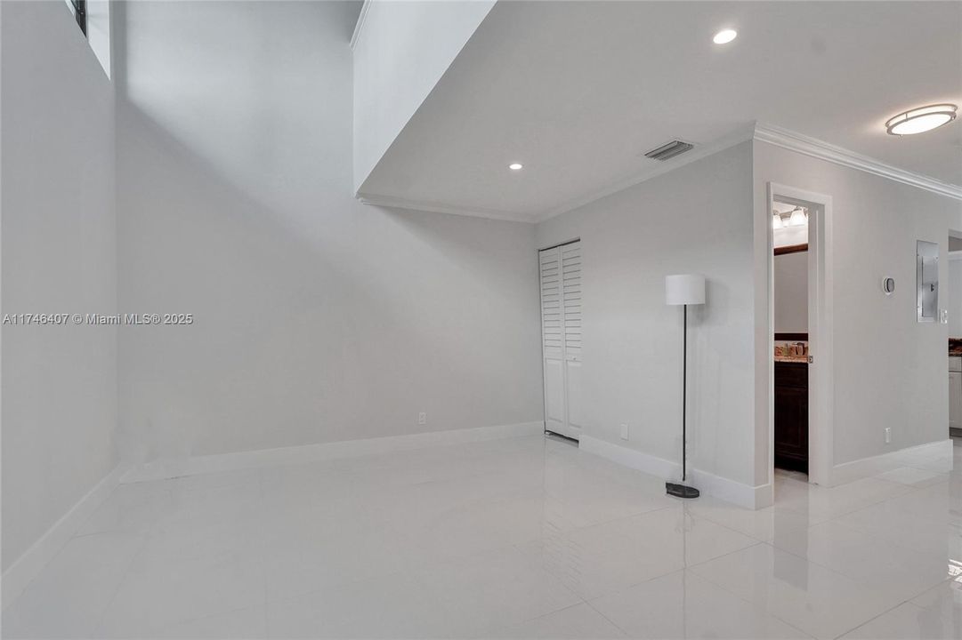 Recently Sold: $435,000 (2 beds, 2 baths, 1228 Square Feet)