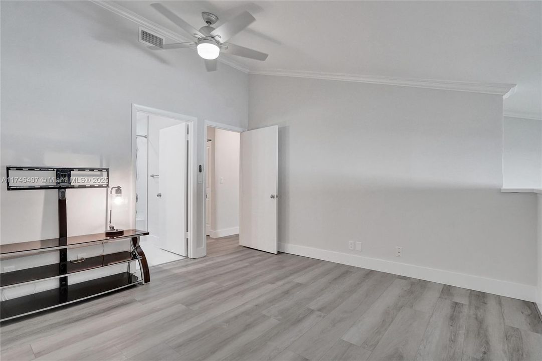 Recently Sold: $435,000 (2 beds, 2 baths, 1228 Square Feet)