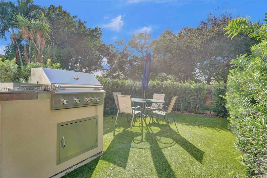 Recently Sold: $435,000 (2 beds, 2 baths, 1228 Square Feet)