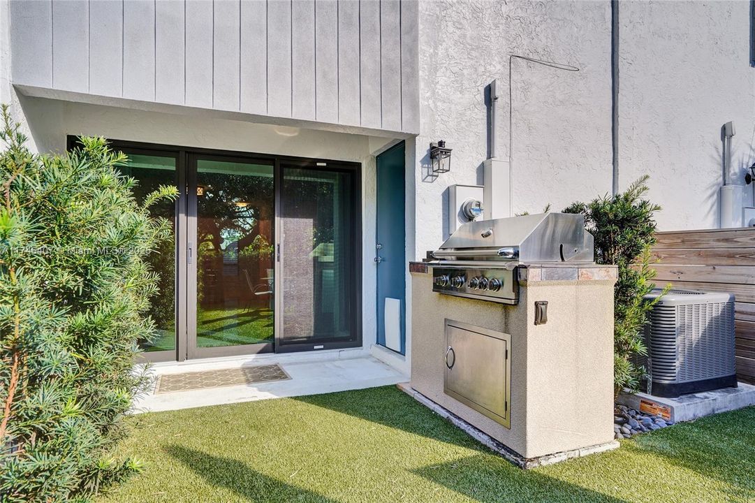 Recently Sold: $435,000 (2 beds, 2 baths, 1228 Square Feet)