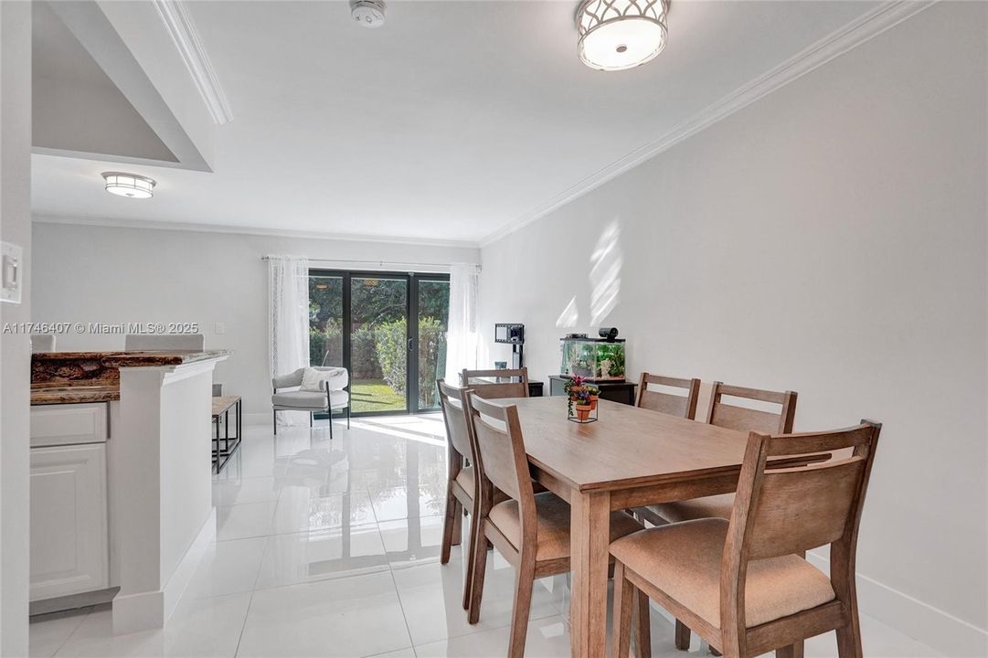 Recently Sold: $435,000 (2 beds, 2 baths, 1228 Square Feet)