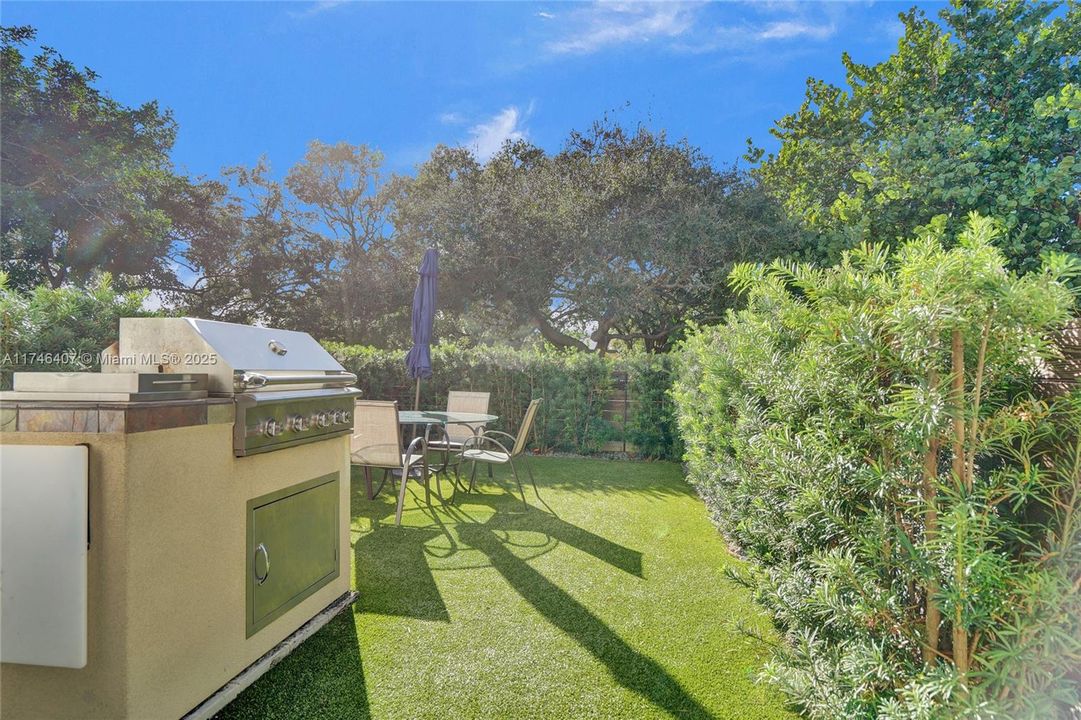 Recently Sold: $435,000 (2 beds, 2 baths, 1228 Square Feet)