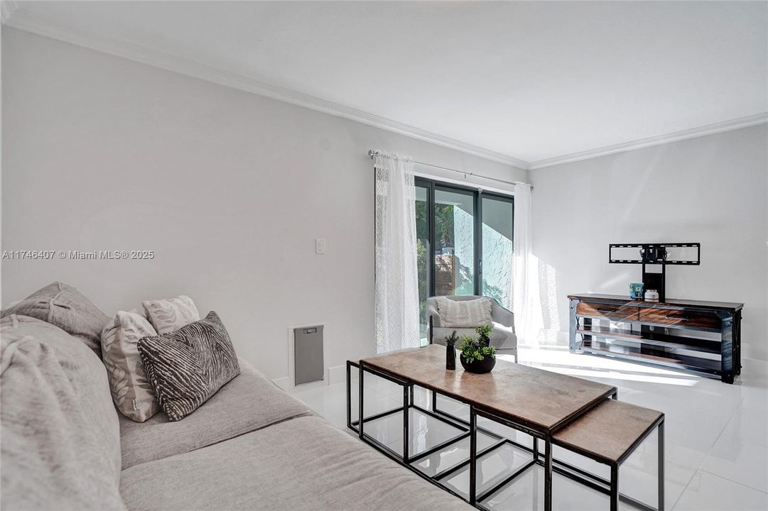 Recently Sold: $435,000 (2 beds, 2 baths, 1228 Square Feet)