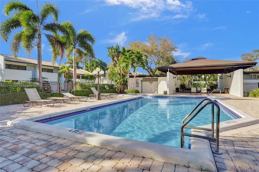 Recently Sold: $435,000 (2 beds, 2 baths, 1228 Square Feet)