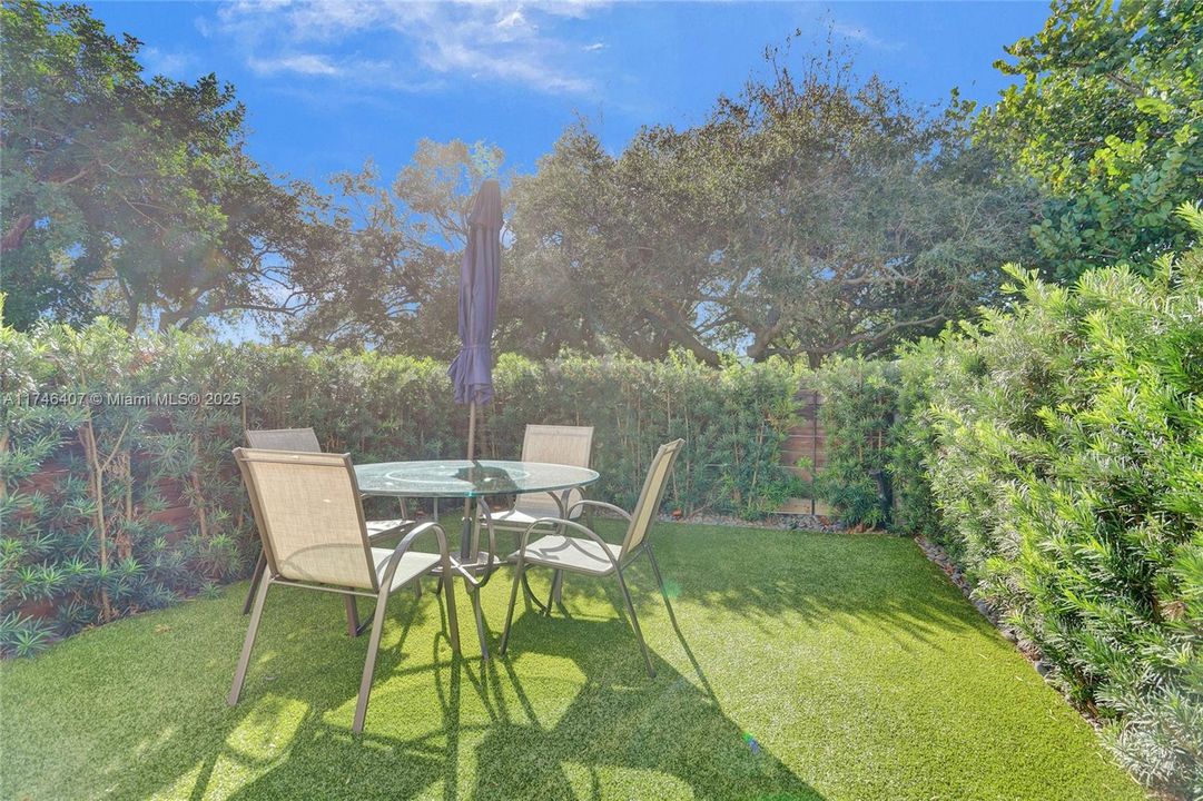 Recently Sold: $435,000 (2 beds, 2 baths, 1228 Square Feet)