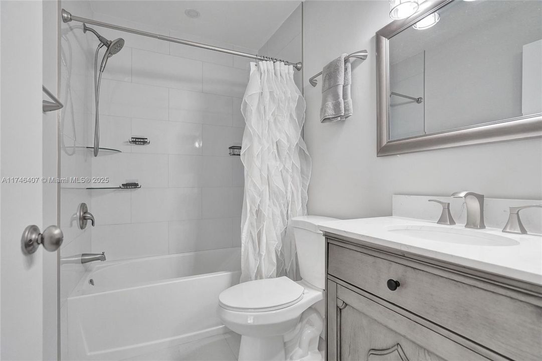 Recently Sold: $435,000 (2 beds, 2 baths, 1228 Square Feet)