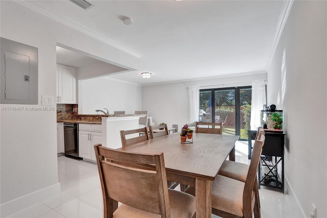 Recently Sold: $435,000 (2 beds, 2 baths, 1228 Square Feet)