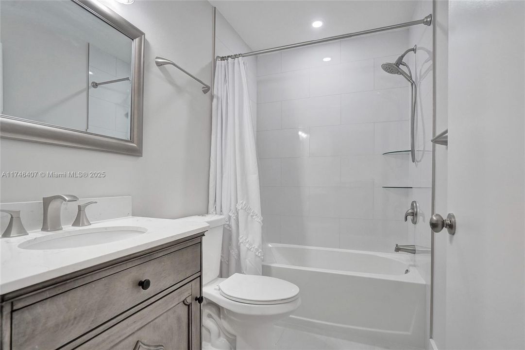 Recently Sold: $435,000 (2 beds, 2 baths, 1228 Square Feet)