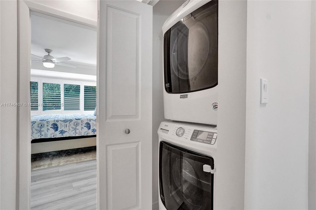 Recently Sold: $435,000 (2 beds, 2 baths, 1228 Square Feet)