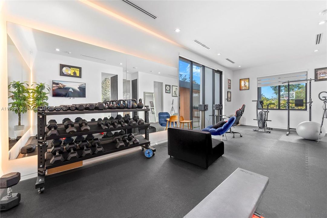 Recently Sold: $4,999,000 (7 beds, 6 baths, 5868 Square Feet)