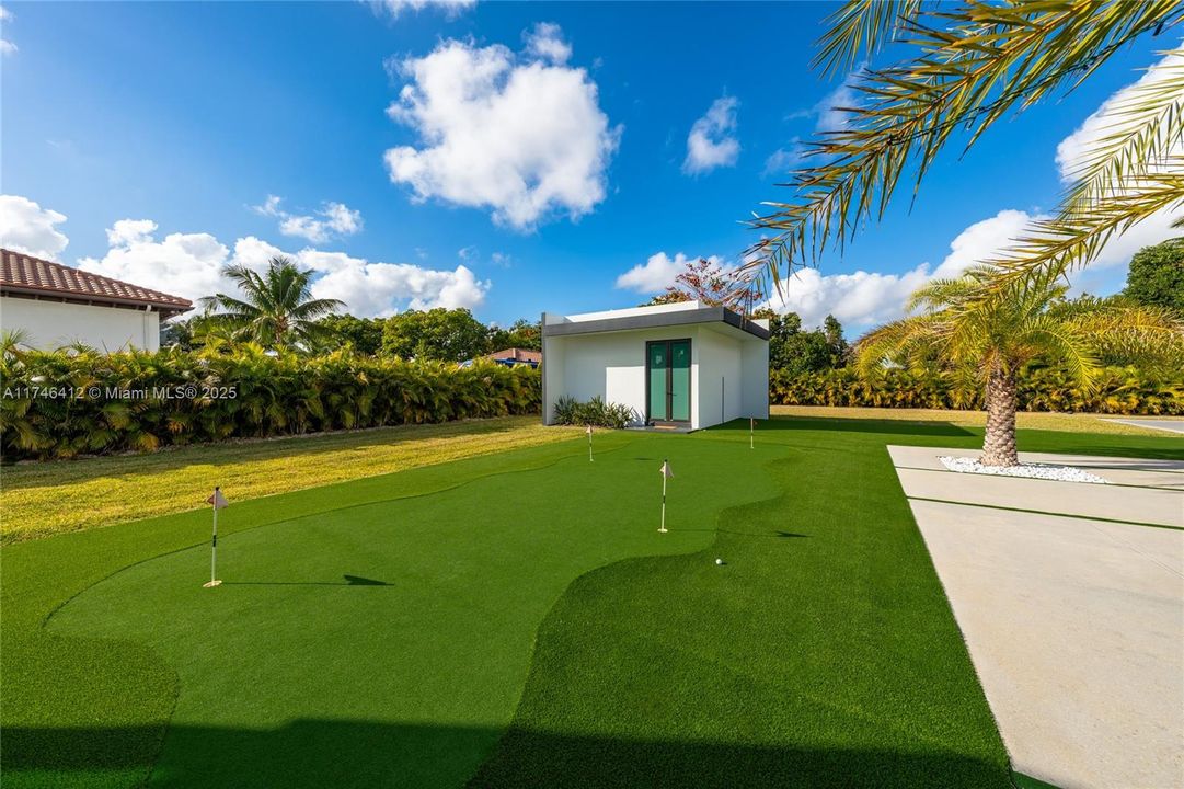 Recently Sold: $4,999,000 (7 beds, 6 baths, 5868 Square Feet)