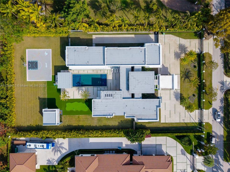 Recently Sold: $4,999,000 (7 beds, 6 baths, 5868 Square Feet)