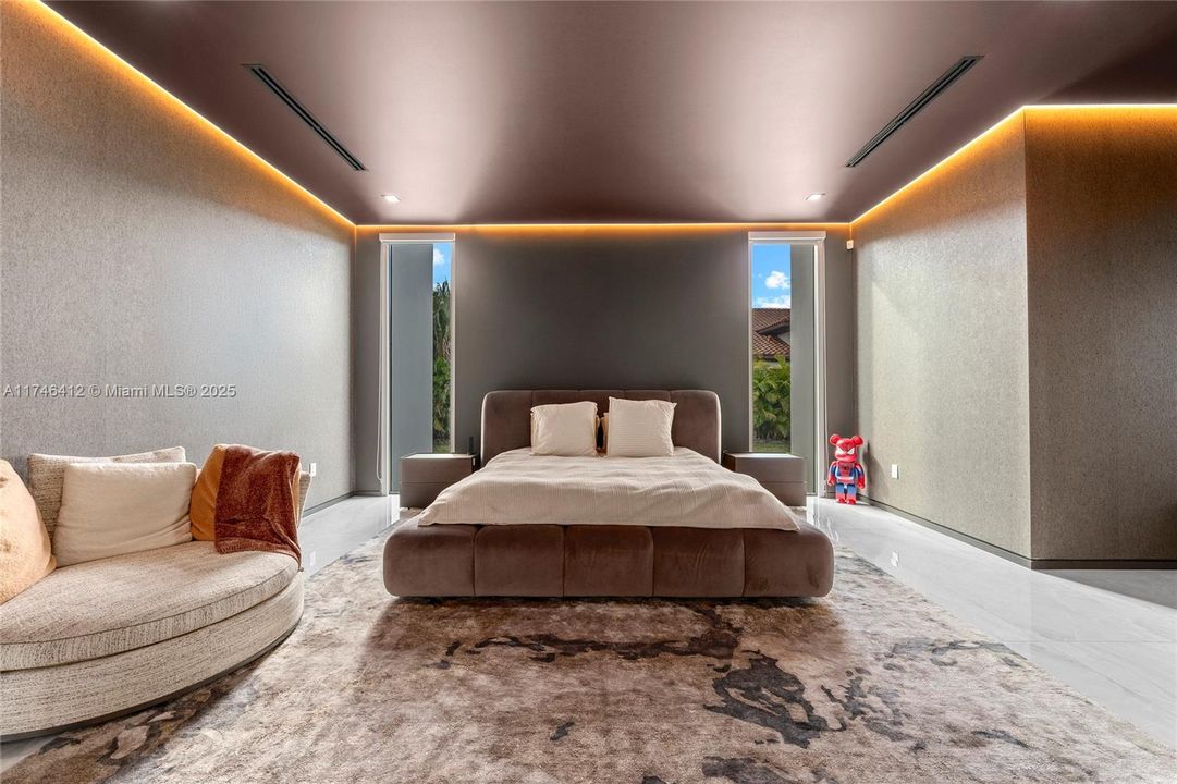 Recently Sold: $4,999,000 (7 beds, 6 baths, 5868 Square Feet)