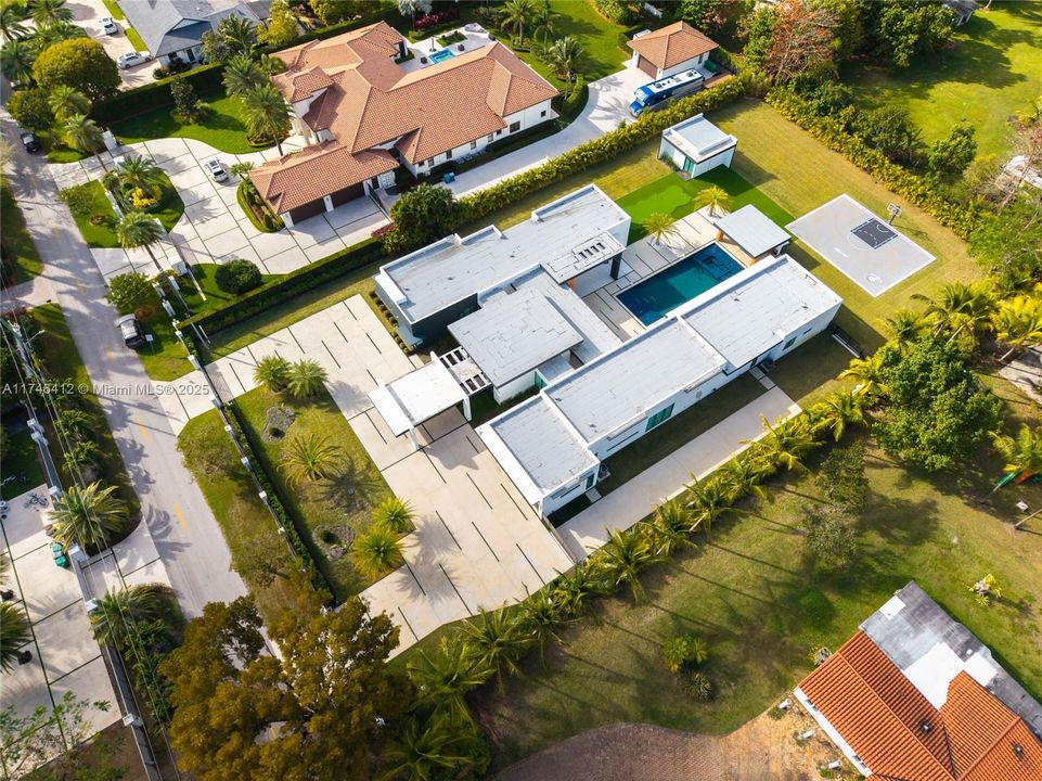 Recently Sold: $4,999,000 (7 beds, 6 baths, 5868 Square Feet)